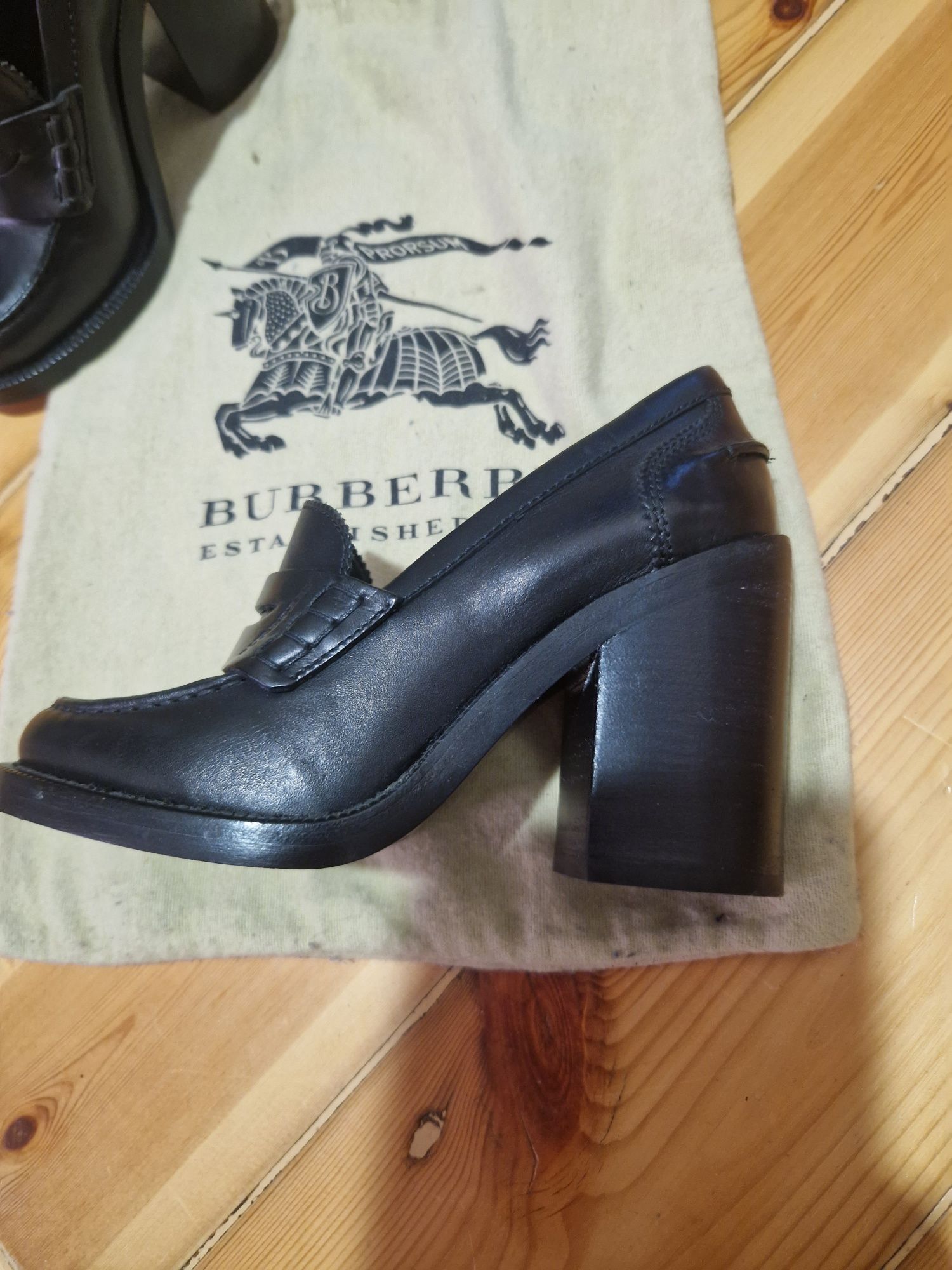 Туфлі чорні, шкіряні Burberry 36р.