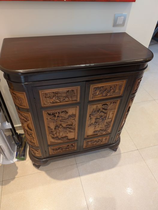 Móvel Bar Chinês em madeira talhada