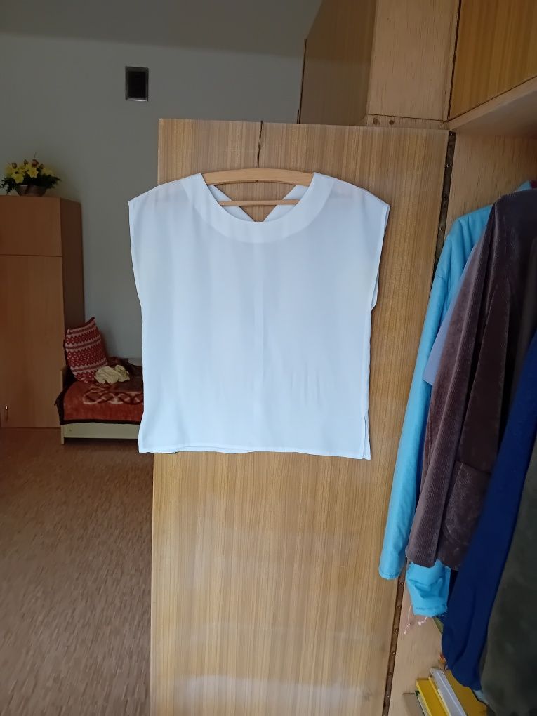 Bluzka biała pod żakiet