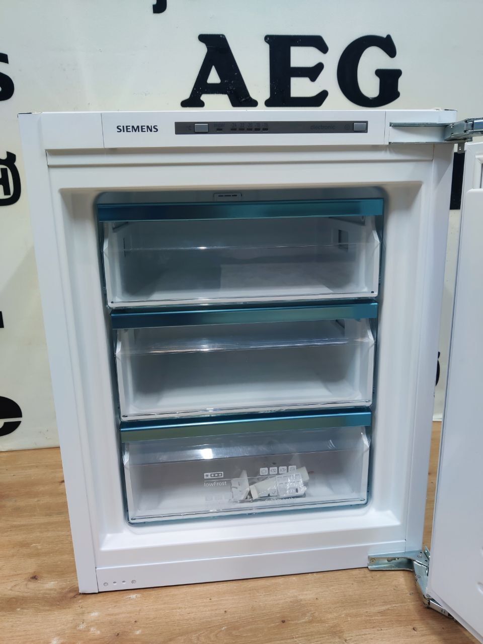 Виставковий зразок. Вбудована морозильна камера SIEMENS GI11VAF30. DE.