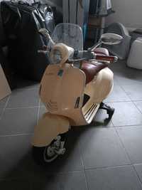 Skuter Vespa na akumulator dla Dzieci