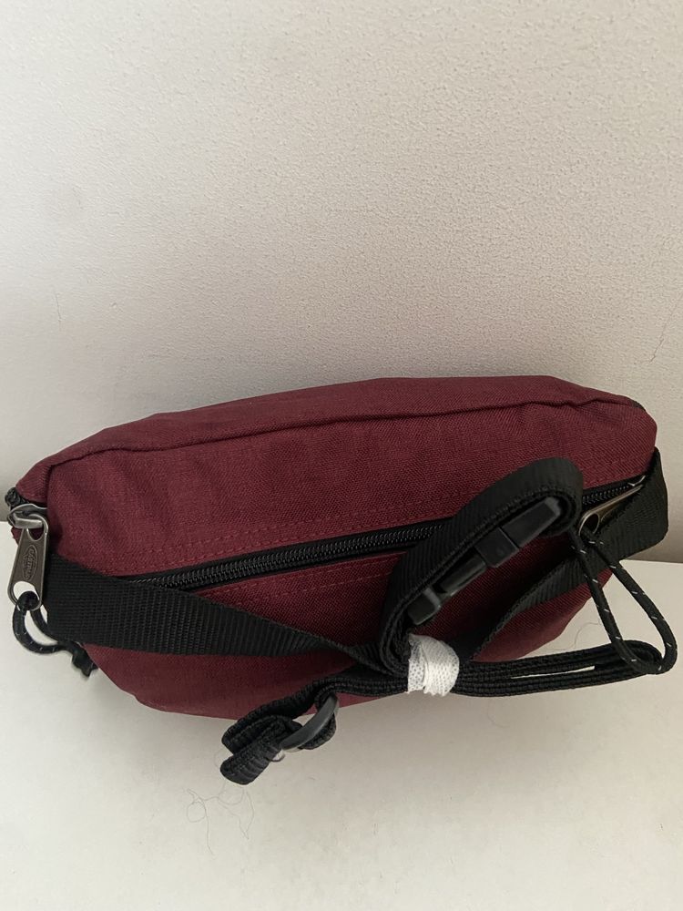 Bolsa Eastpak nova