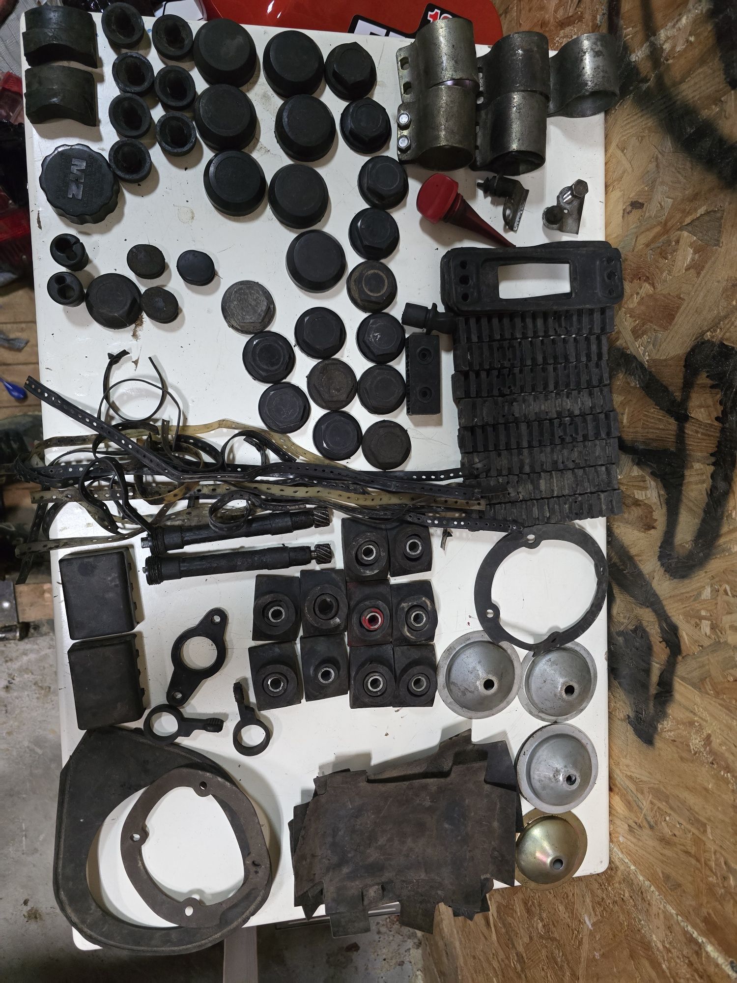 Guma, plastik, nakrętka, uszczelka, uchyt mz etz 125 150 lub 251 i 250