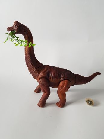 Dinozaur- Brachiozaur znoszący jaja z projektorem
