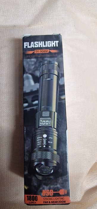 Lanterna led nova na caixa