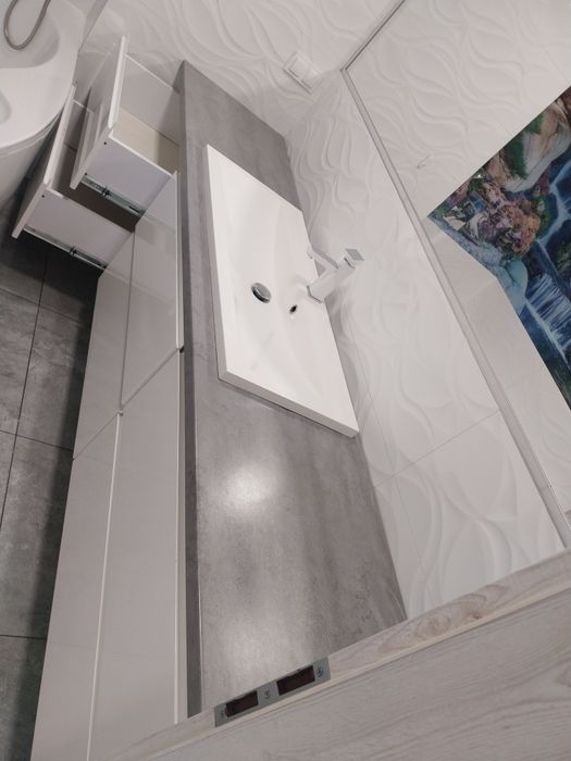 Szafka łazienkowa podwieszana