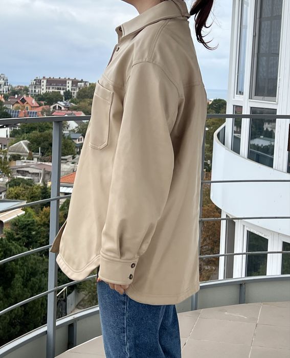 Бежева сорочка-куртка h&m з екошкіри, oversize, демісезонна