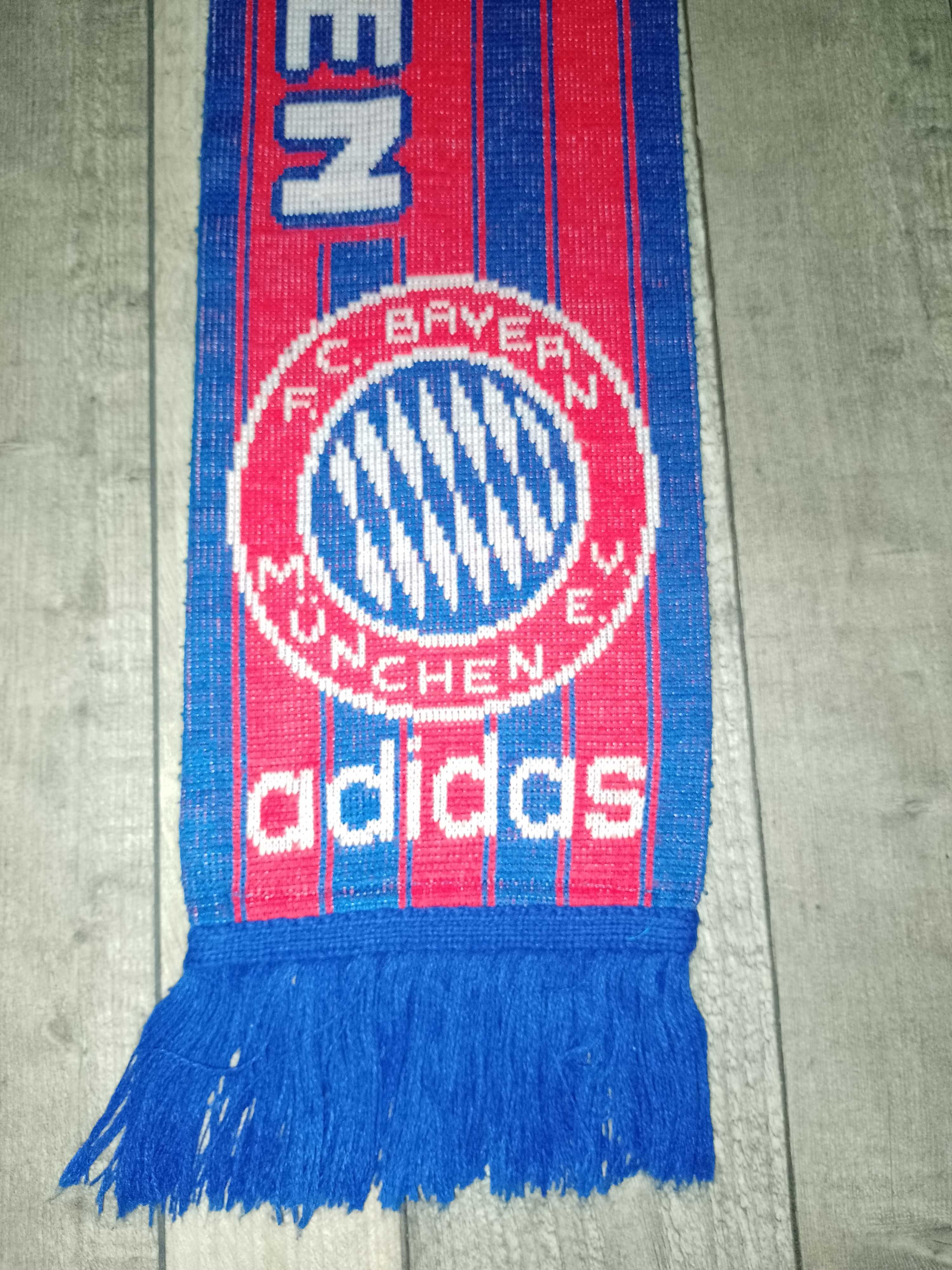 Szalik piłkarski Adidas Bayern Monachium