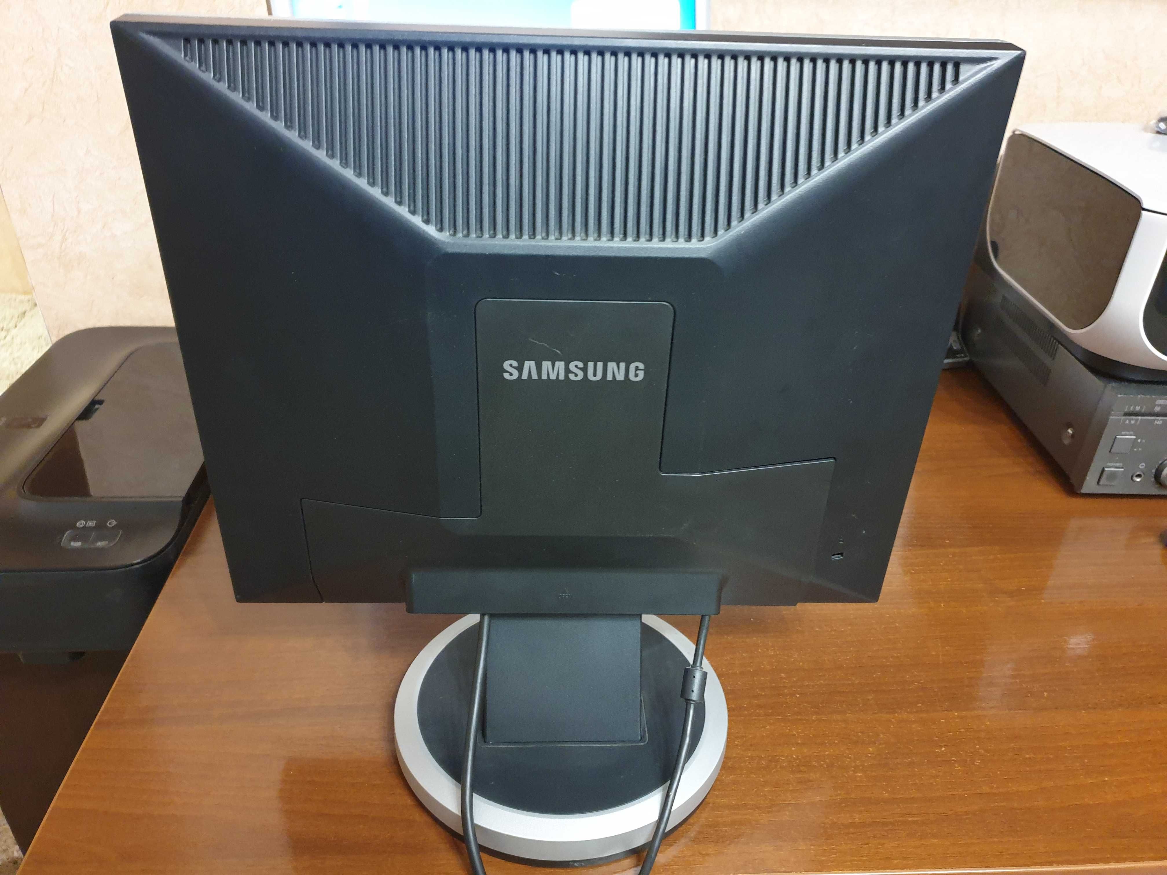 Монитор Samsung SyncMaster 940n