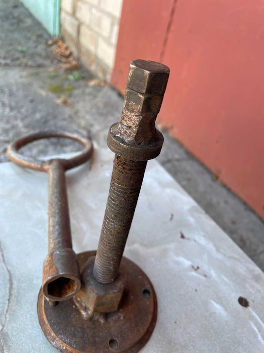 Солидный винтовой замок М18 с ответной гайкой