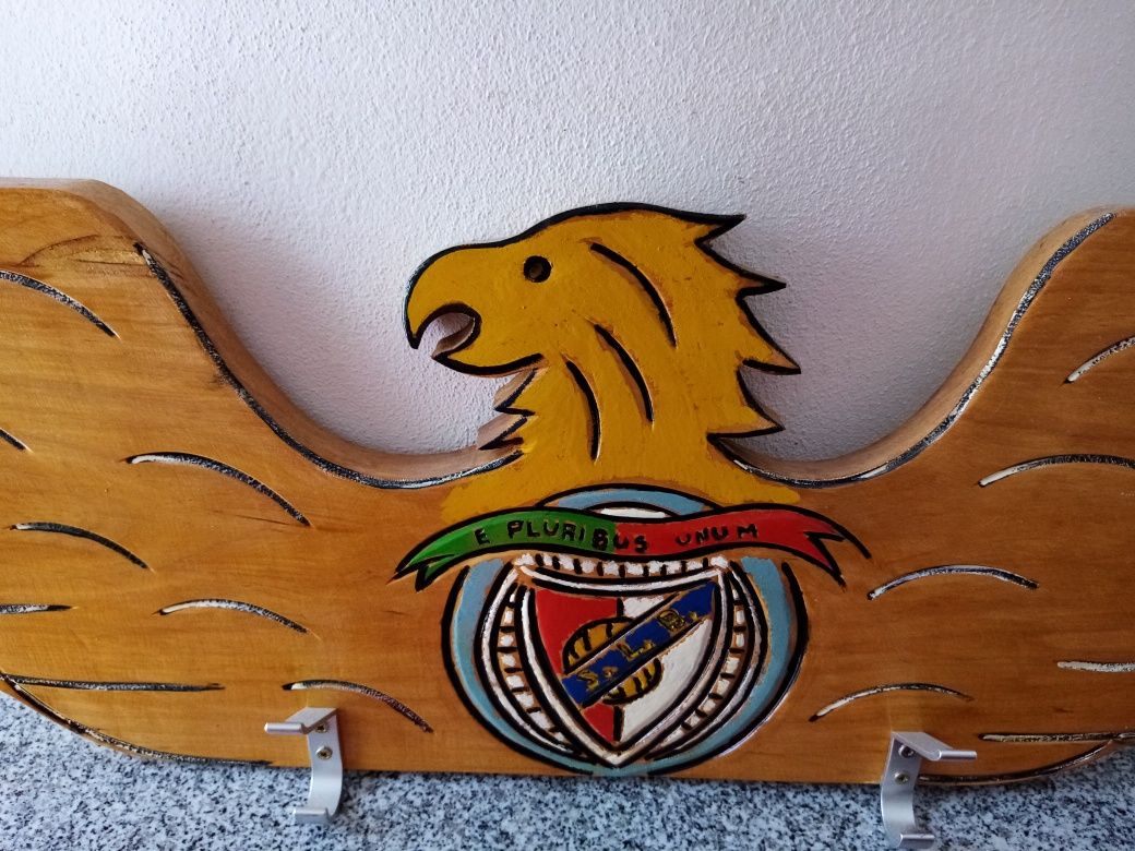 Cabide de parede do Benfica