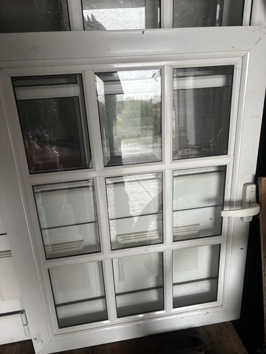 Conjunto de Portas com vidro + Janelas - PVC Alumínio - Bom estado