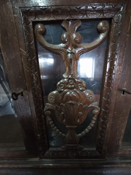 Meble dębowe pięknie zdobione