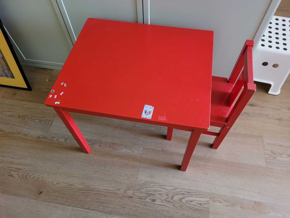 Czerwony stolik ikea + krzesłko