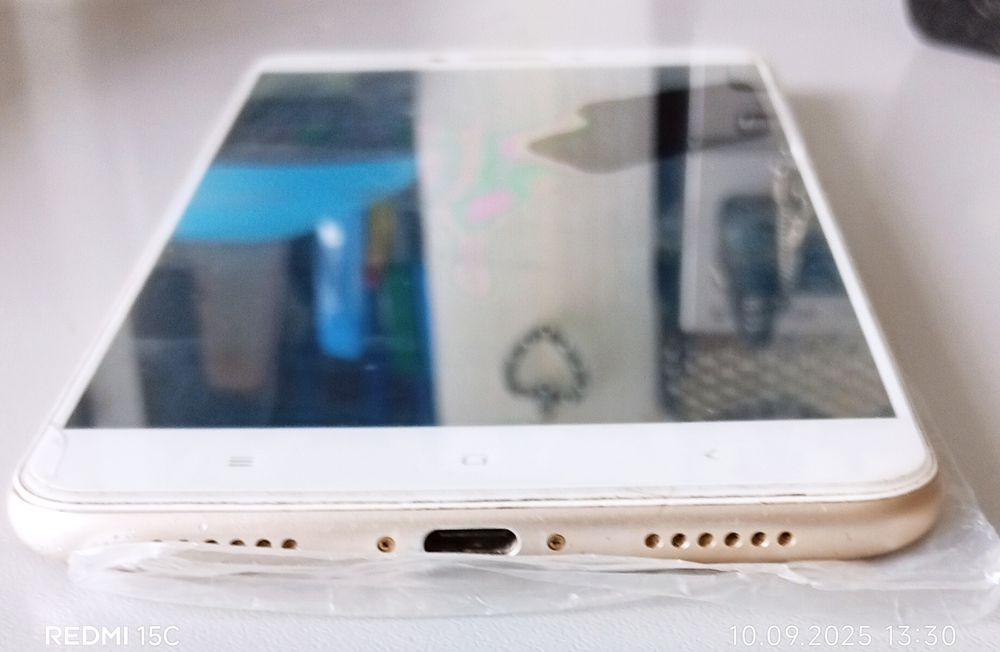 Продам в отличном состоянии Флагман фаблет "XIAOMI MI MAX 2" стерео.