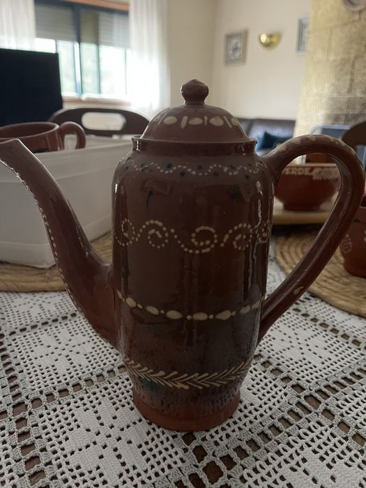 Serviço de barro artesanal. Excelente prenda para o Natal.