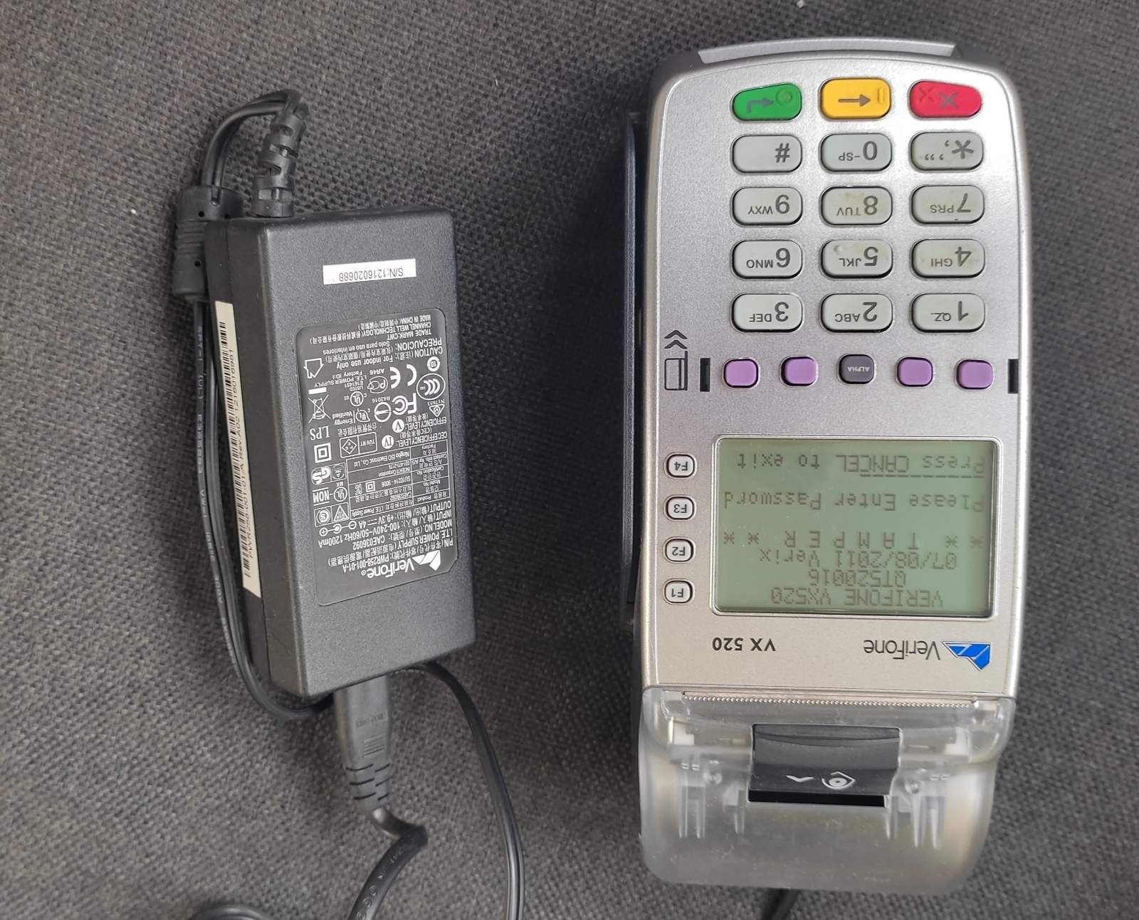 Платіжний POS-терминал Verifone VX520
Назва
Платіжний POS-терминал Ver