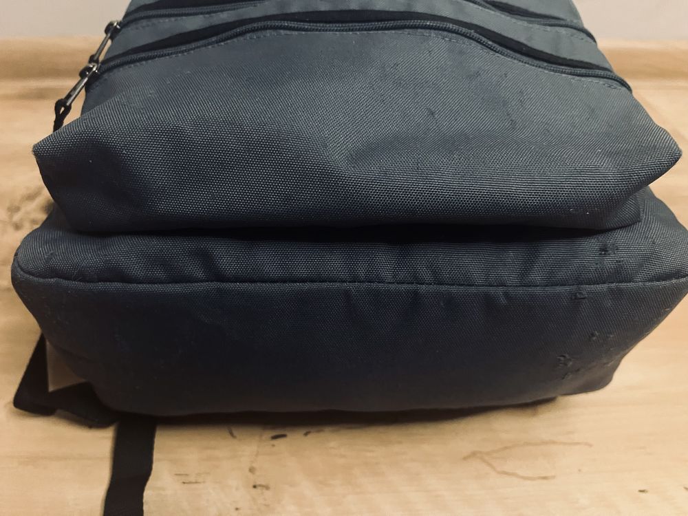 Szary  plecak Vans do szkoły, pracy czy na codzień