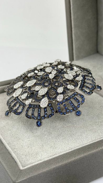 Брендова каблучка з сапфірами та та діамантами