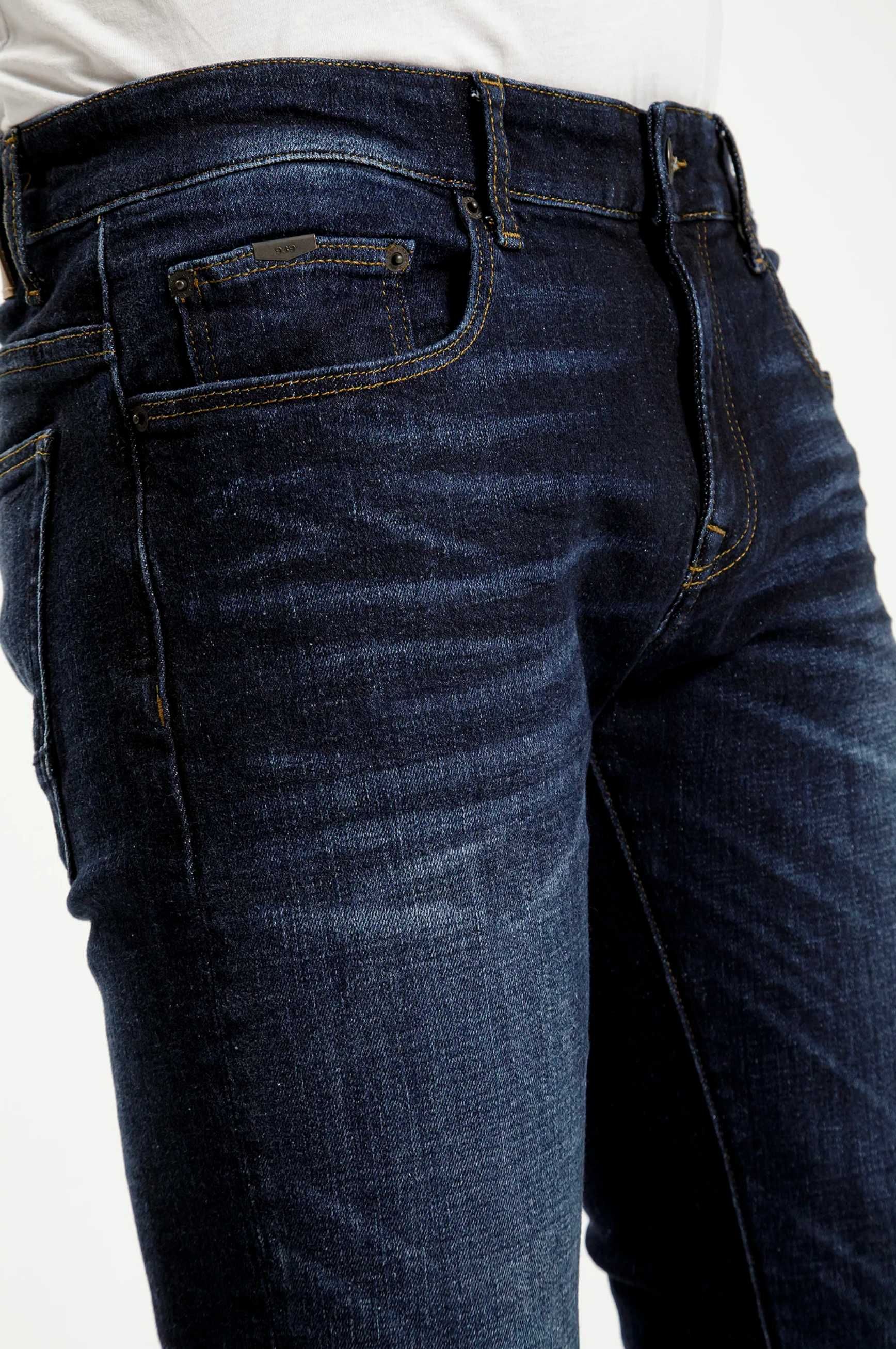 Cross Jeansy F 152-125 Niebieski Tapered Leg W32 L34