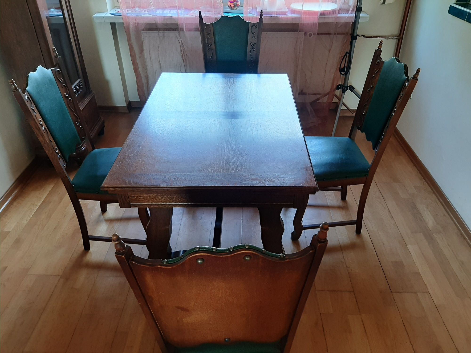 Piekny Stylowy Stół z Krzesłami