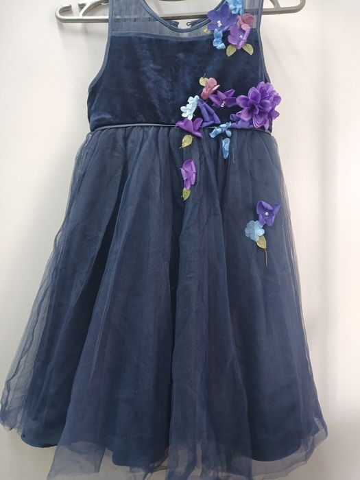 Шикарный  купальник и разные платья девочке