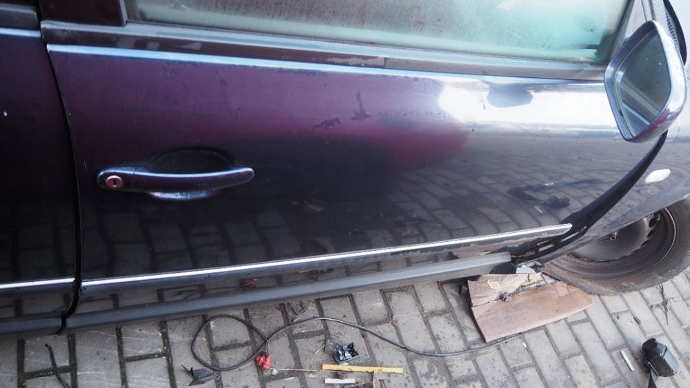 Drzwi Prawe Przednie Prawy Przód VW Passat B5 Sedan LN5Y