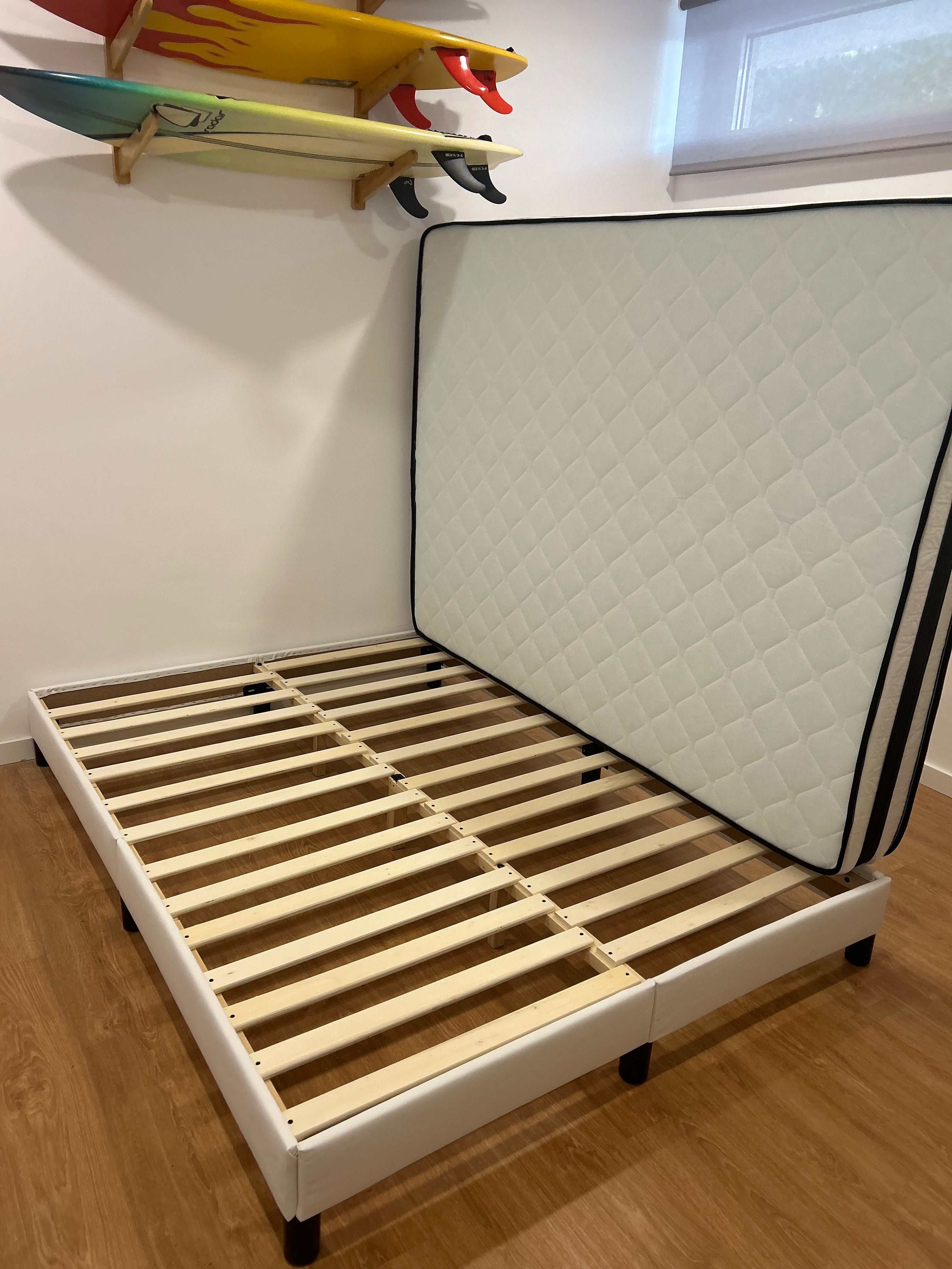 NOVO- SEM USO cama e colchão casal 140x190