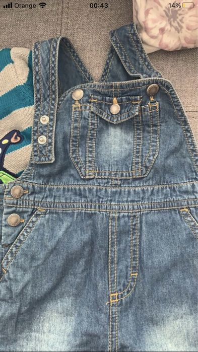 Jeansowe ogrodniczki podszyte bawełna i sweterek z traktorem