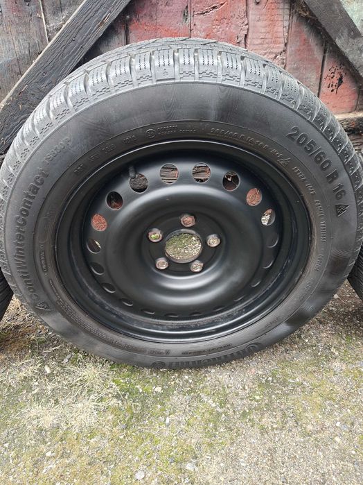 Sprzedam komplet kół na oponach zimowych R 16 205/60
