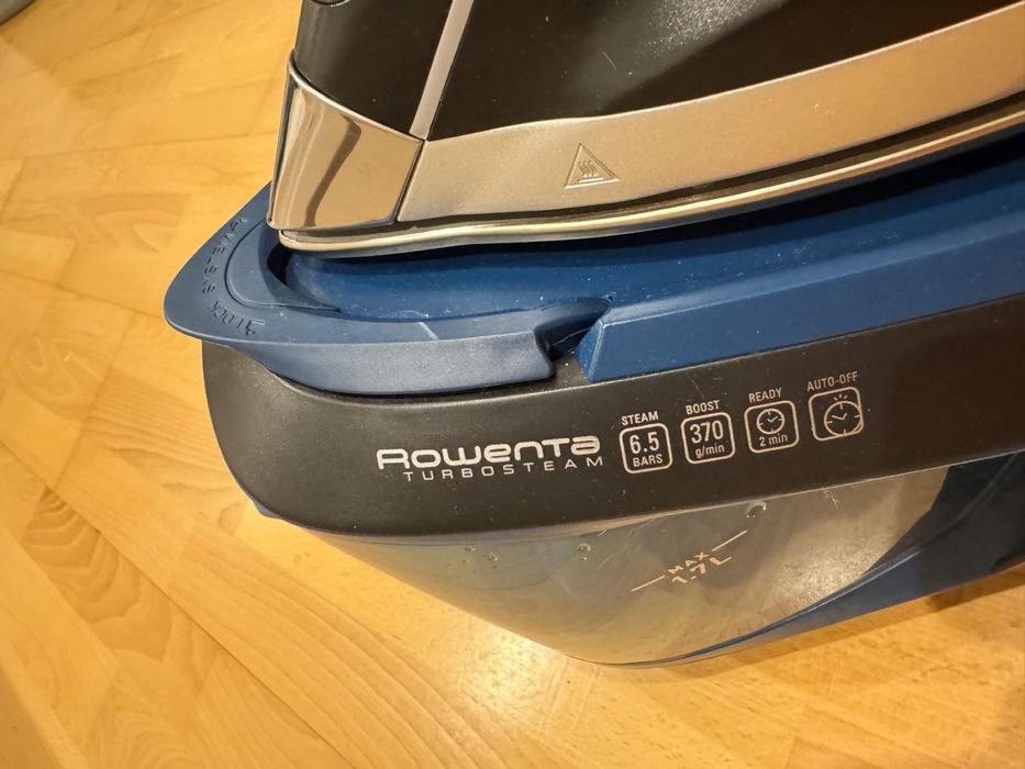 Ferro Rowenta com reservatório de água