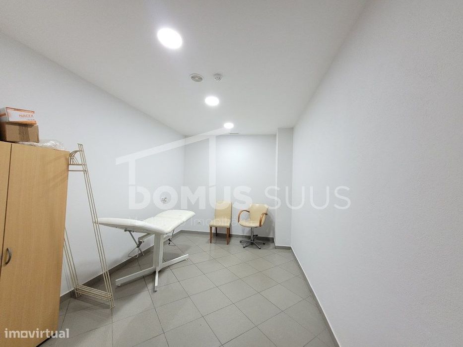 Loja comercial em rua principal, com muita visibilidade