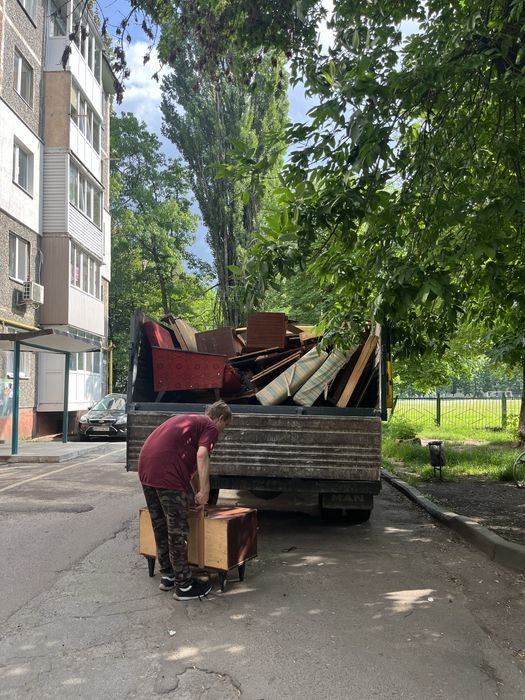 Вивіз сміття стройки мотлоху листя гілок мебелі Газель Газон Зіл Камаз