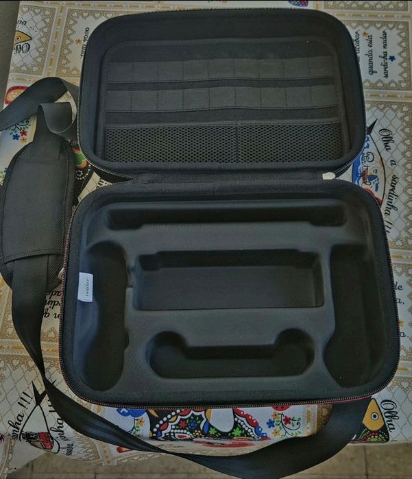 Nintendo Switch OLED Edição Pokémon + Comando Anima