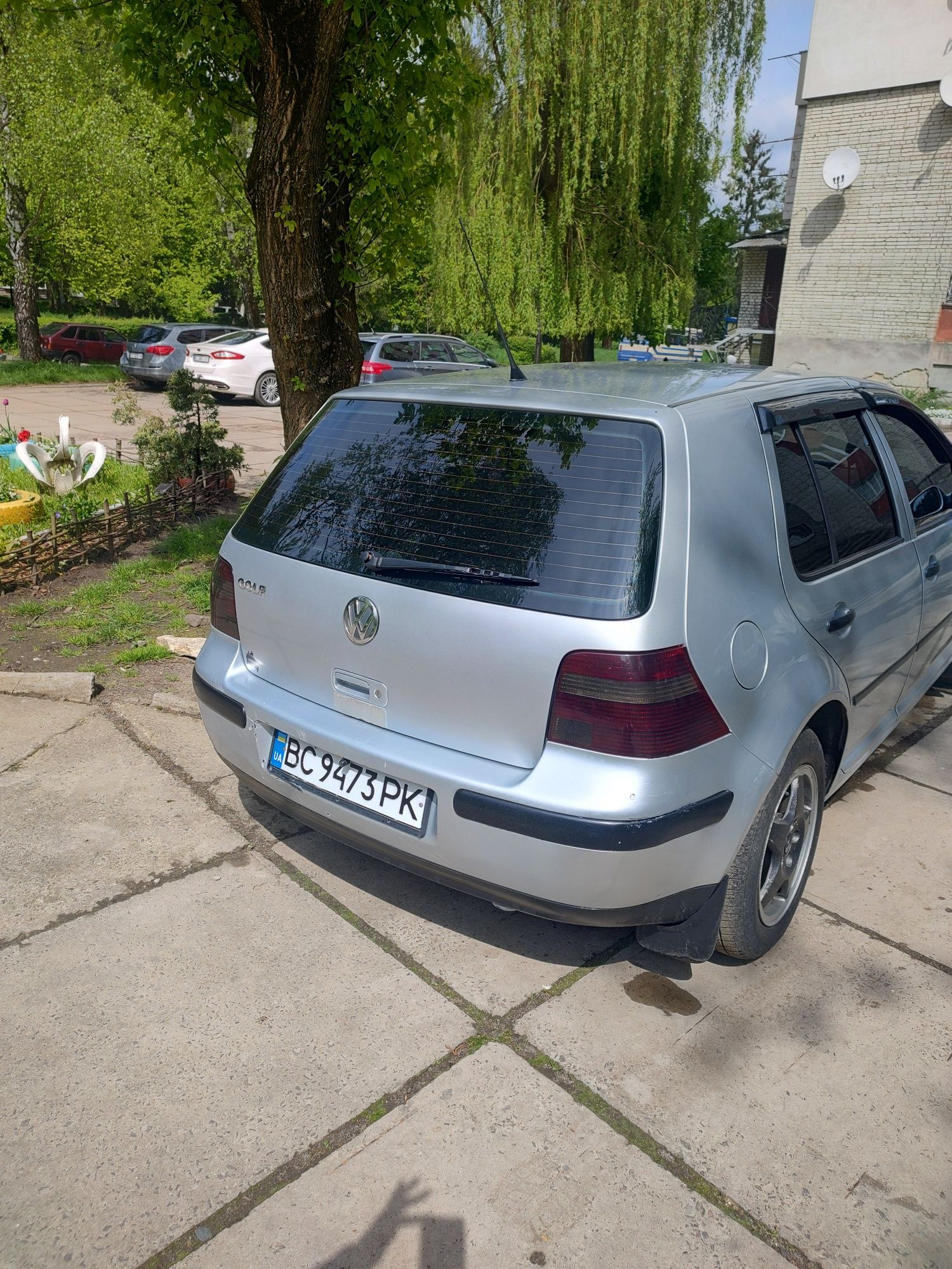 Авто Volkswagen golf