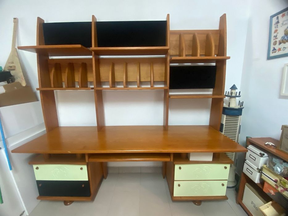 Secretaria em madeira