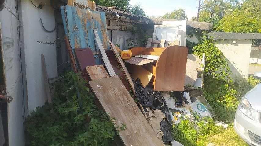 Вивіз гілок, листя, землі, бетону, будівельного сміття – недорого