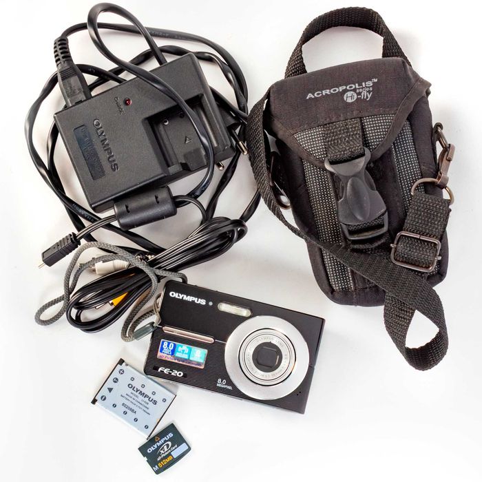 Фотоаппарат Olympus Fe 20 с кабелями, флешкой и аккумулятором