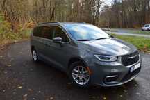 Chrysler Pacifica Touring L, Bezwypadkowy, zarejestrowany w PL