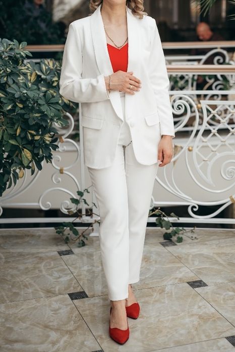 Продам класичний костюм, стан ідеальний, одягався лише один раз.