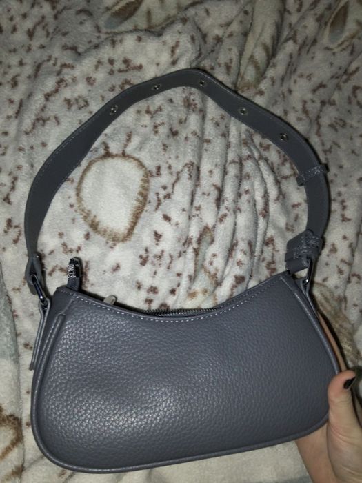 Сумка GUESS в хорошем состоянии