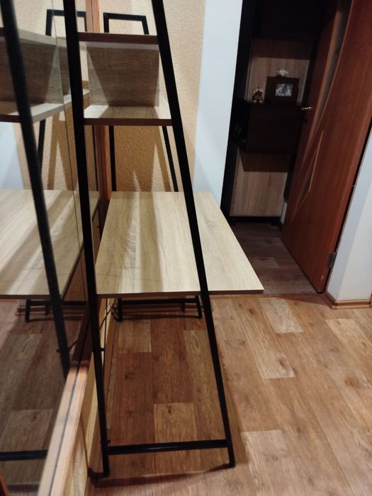 Стіл компʼютерний/декоративний