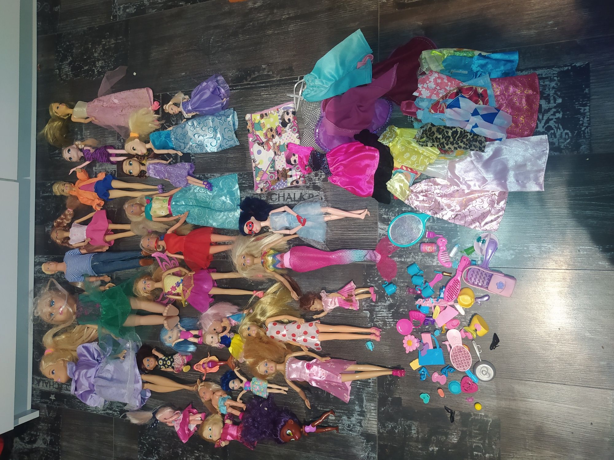 Duży zestaw Barbie, Ken i dzieci oraz akcesoria