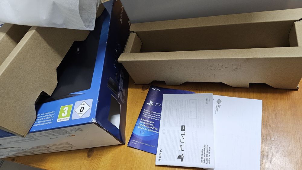 Caixas da PS5 e PS4 Pro
