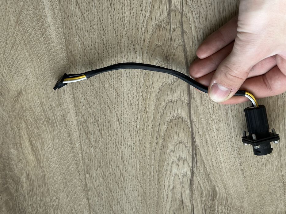 Wtyczka  z bateri stark varg