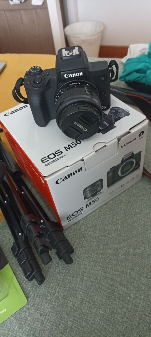 Câmara Canon m50