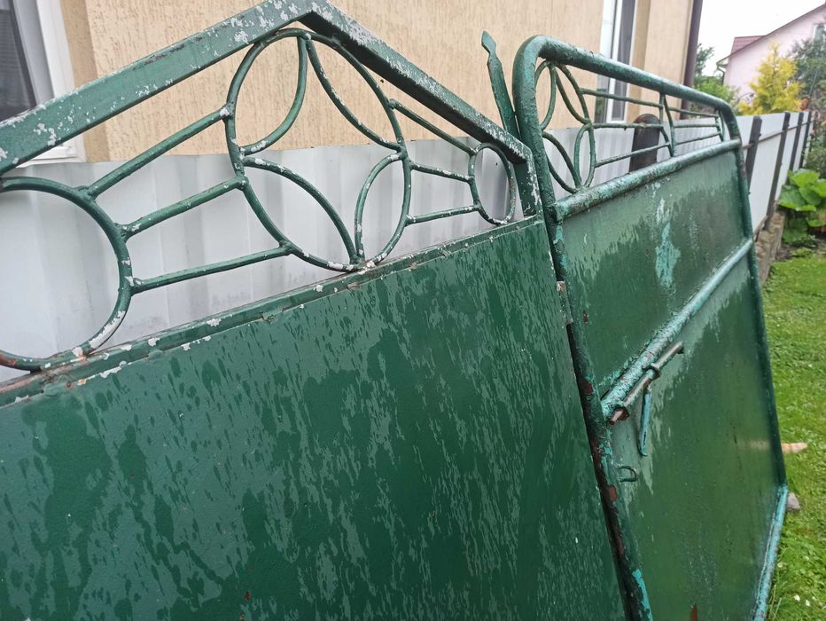 Брама металева з фірткою