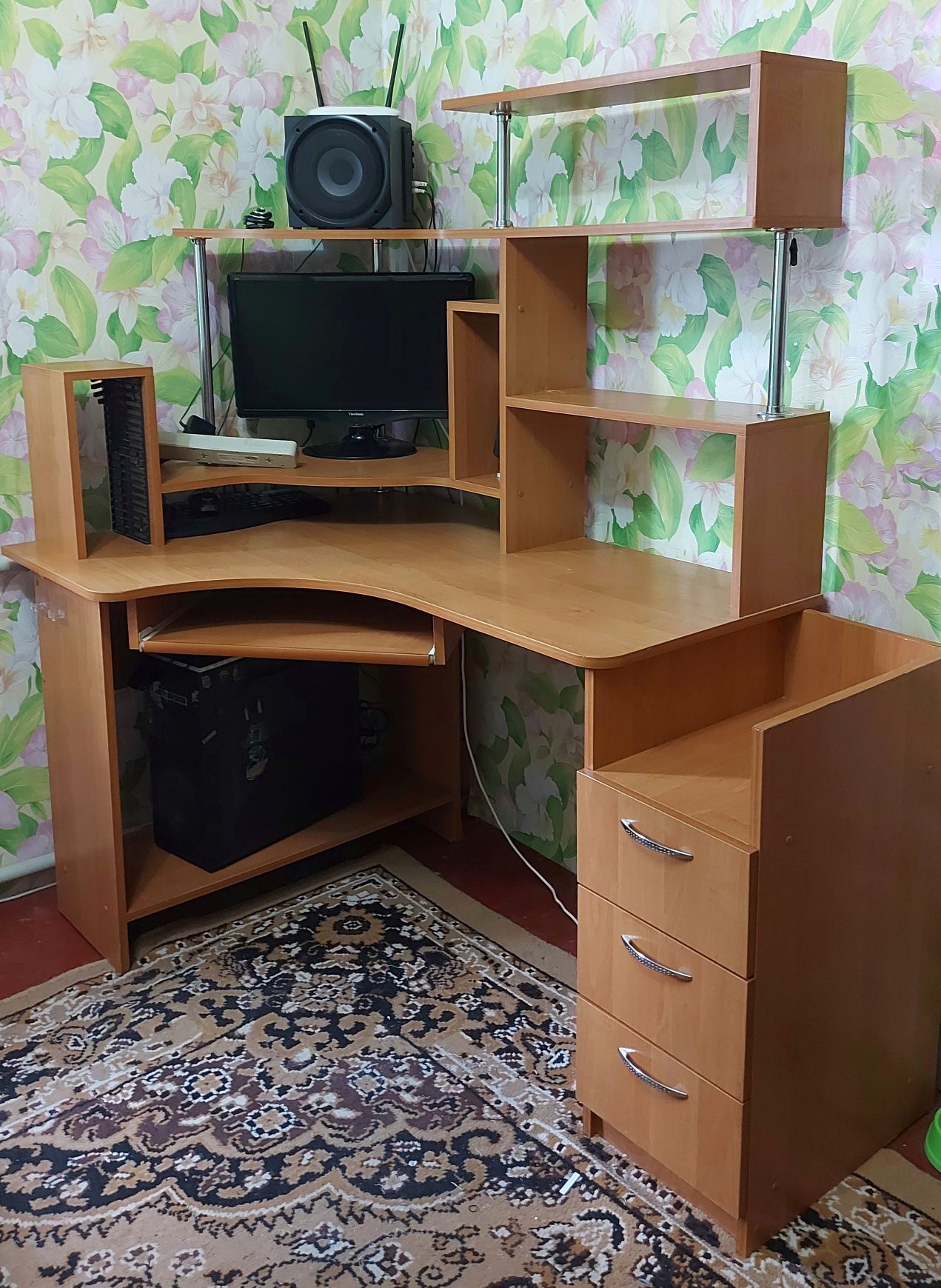 ПРОДАМ! СТОЛ в отличном состоянии