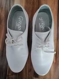Buty białe komunia