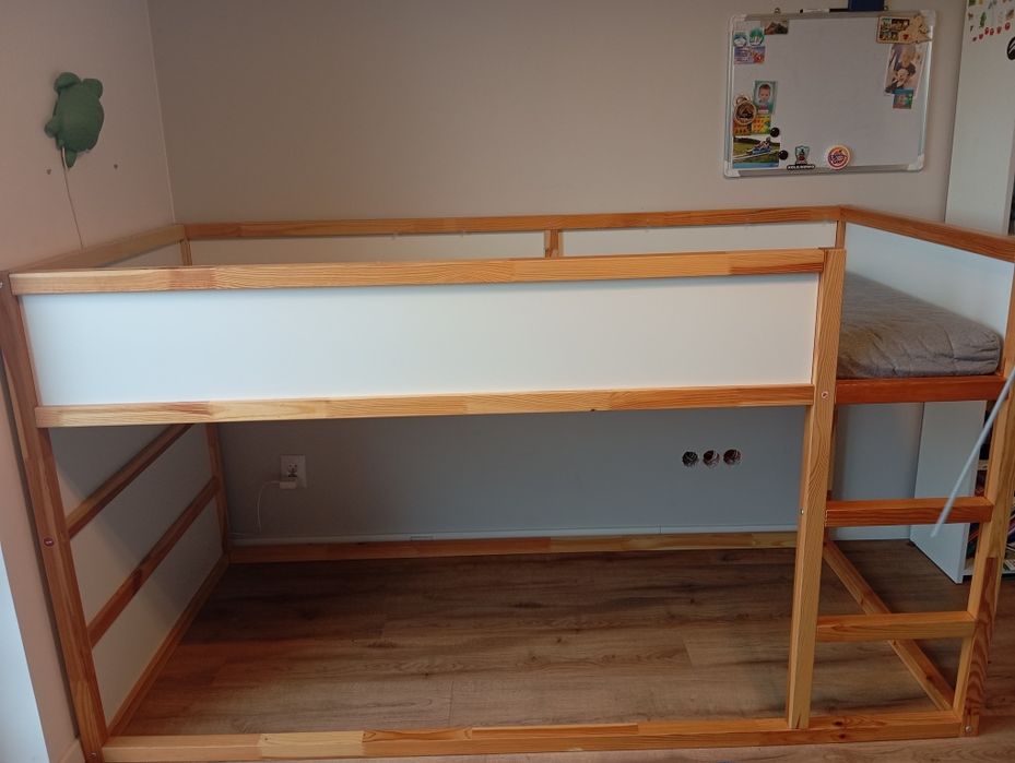 Łóżko KURA Ikea + całe wyposażenie: materac, baldachim, poduchy, lampa